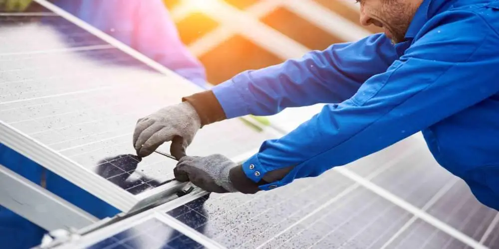 How Long Does a Solar Panel and Battery System Work? Factors and Tips for Maximizing Lifespan